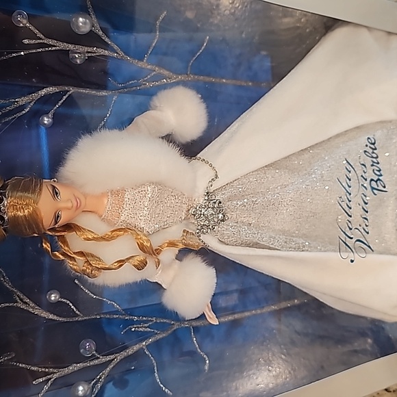 Winter Fantasy 1st in Series 2003 Special Edition Holiday Barbie - Picture 6 of 7